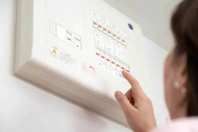連絡する前に！自分でできる安全な漏電チェックと応急処置