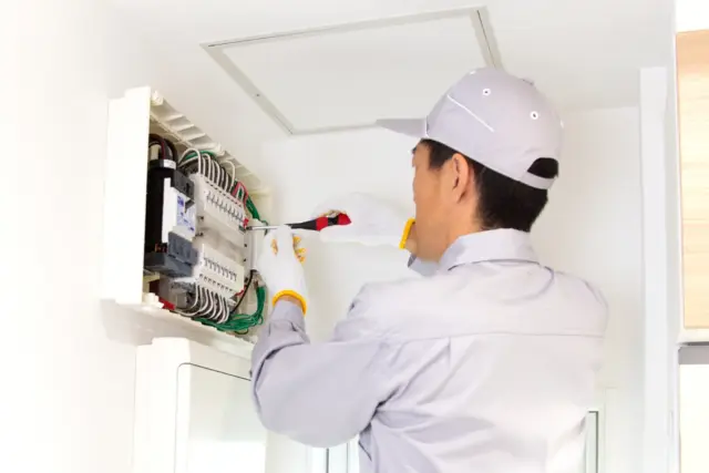 DIYの限界はどこ？プロの電気工事業者を呼ぶべき判断基準